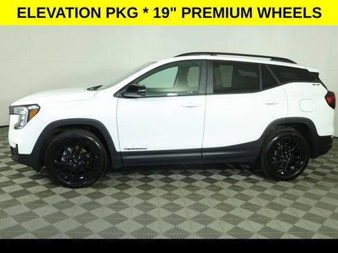Used 2023 GMC Terrain SLE w/ Driver Convenience Package AWD/4WD image 4