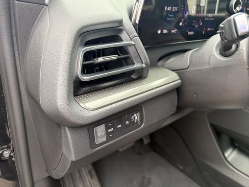 Used 2024 Chevrolet Traverse LT AWD/4WD image 15