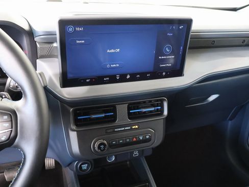 Used 2025 Ford Maverick Lobo image 5