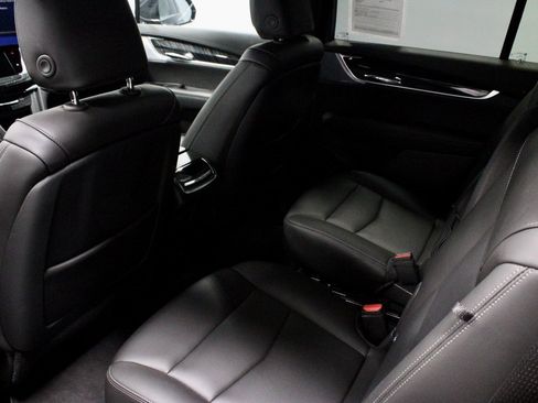 Used 2025 Cadillac XT6 Premium Luxury image 23