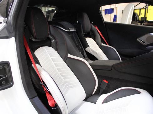 Used 2023 Chevrolet Corvette Stingray Premium Cpe w/ Z51 Performance Package image 27