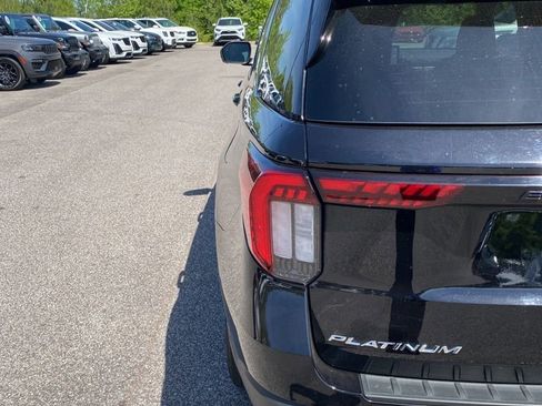 Used 2025 Ford Explorer Platinum image 12