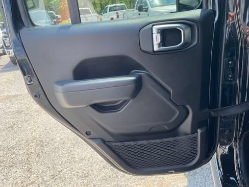 Used 2023 Jeep Wrangler Unlimited AWD/4WD image 11