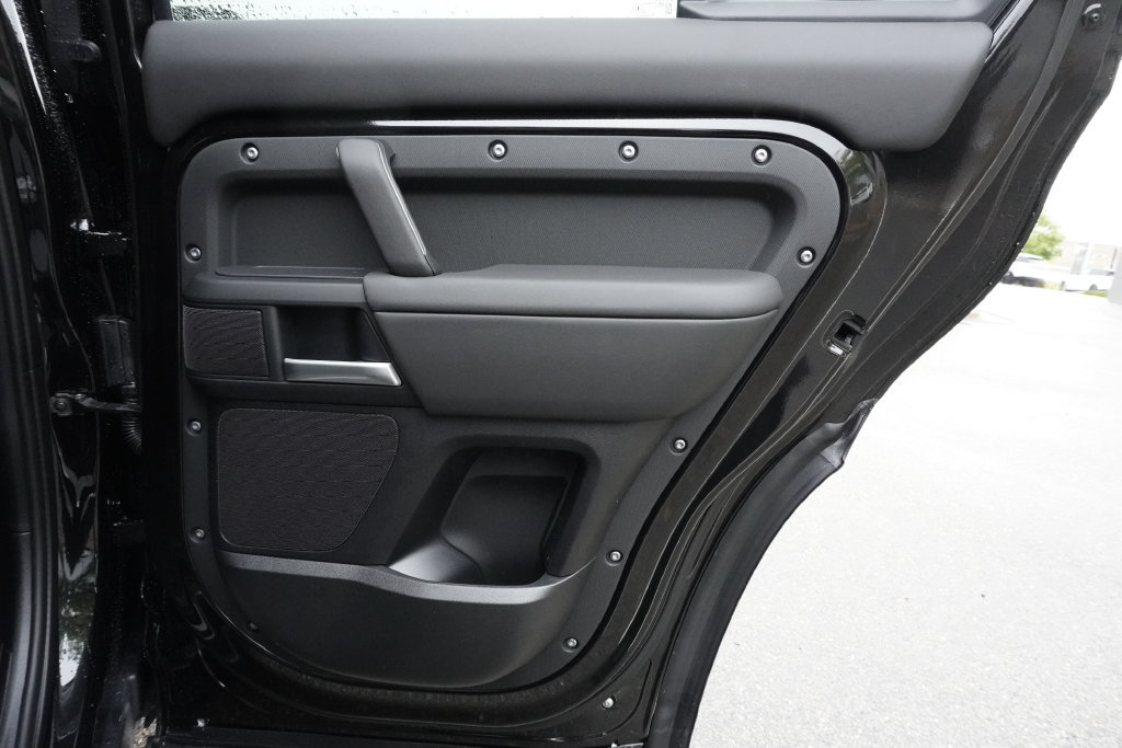 New 2026 Land Rover Defender 110 X-Dynamic SE AWD/4WD image 25