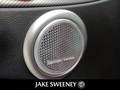 Used 2022 Alfa Romeo Stelvio Veloce image 31