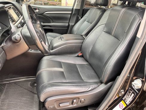 Used 2018 Toyota Highlander SE AWD/4WD image 9