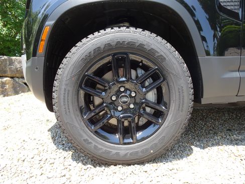 New 2025 Land Rover Defender 110 S image 29