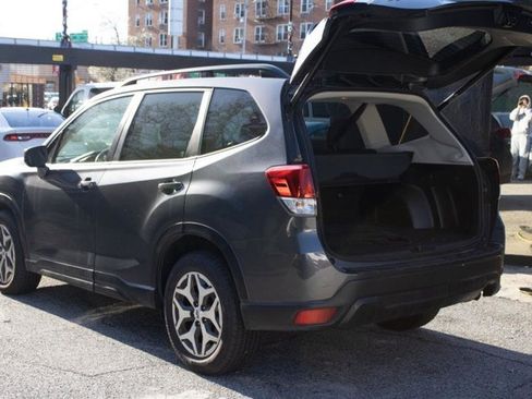 Used 2021 Subaru Forester Premium image 57