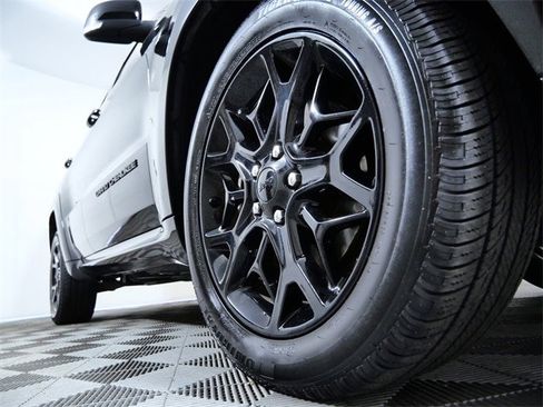 Used 2021 Jeep Grand Cherokee Limited X image 2