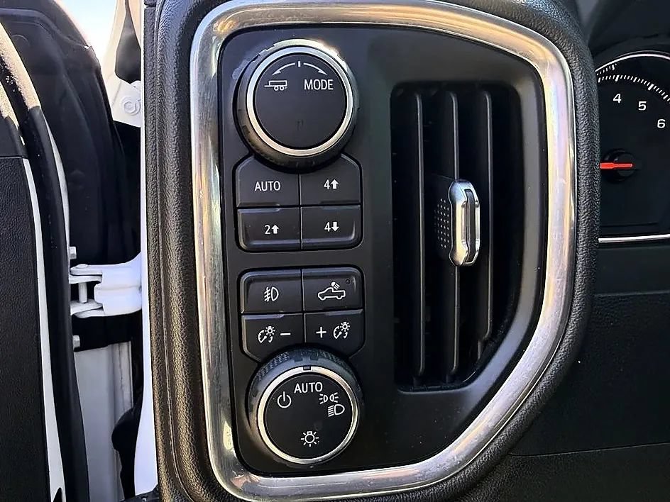 Used 2021 Chevrolet Silverado 1500 RST w/ Redline Edition AWD/4WD image 28