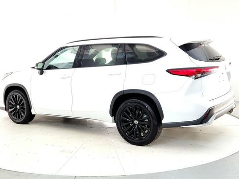 Used 2023 Toyota Highlander XSE AWD/4WD image 4