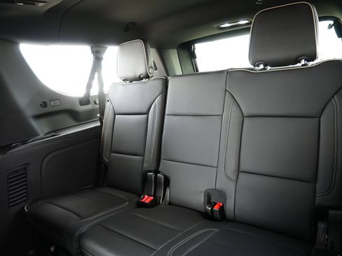 New 2026 Chevrolet Suburban Premier w/ Sun And Tow Package AWD/4WD image 17