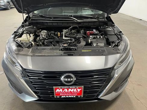 Used 2024 Nissan Altima 2.5 SV FWD image 9