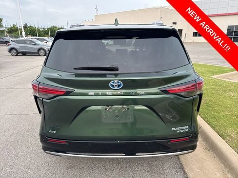 Used 2023 Toyota Sienna Platinum AWD/4WD image 5
