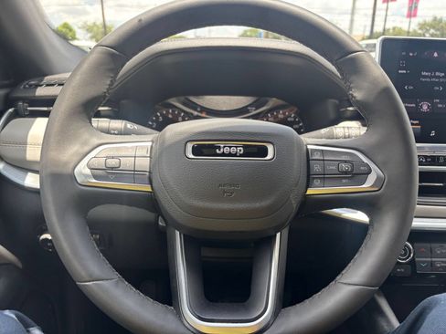 Used 2025 Jeep Compass Limited AWD/4WD image 29