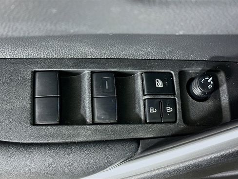 Used 2023 Toyota Corolla Cross XLE w/ Convenience Package image 14