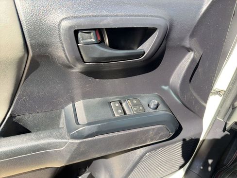 Used 2020 Toyota Tacoma SR image 13