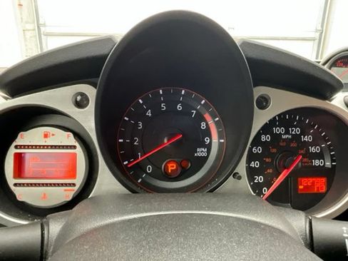 Used 2010 Nissan 370Z Touring RWD image 7