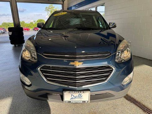 Used 2017 Chevrolet Equinox Premier w/ Enhanced Convenience Package FWD image 3