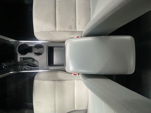 Used 2016 Toyota Camry LE FWD image 25