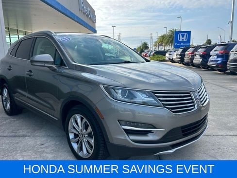 Used 2017 Lincoln MKC Select w/ Select Plus Package FWD image 3