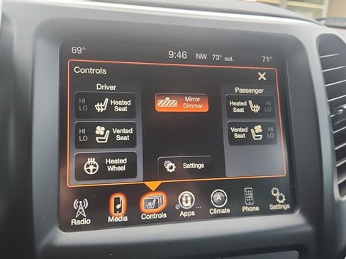 Used 2017 Jeep Cherokee Trailhawk AWD/4WD image 24