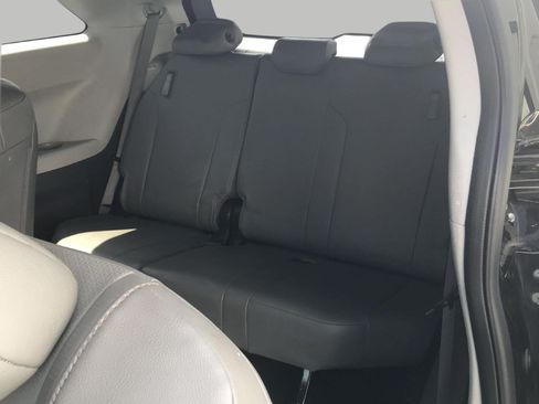 Used 2022 Toyota Sienna XLE FWD image 23