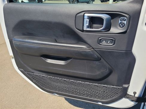 Used 2024 Jeep Wrangler Sahara image 17