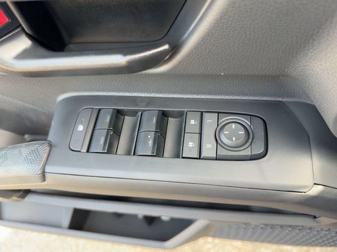 Used 2025 Toyota Tacoma SR5 AWD/4WD image 27