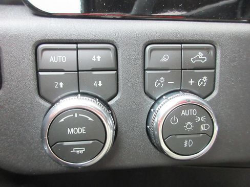 New 2026 GMC Sierra 3500 SLT w/ SLT Premium Package AWD/4WD image 18