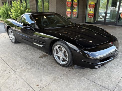 Used 2002 Chevrolet Corvette Coupe w/ Preferred Equipment Group2 RWD image 4