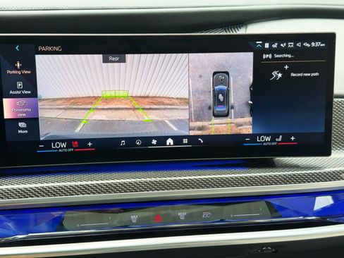 Used 2023 BMW i7 xDrive60 w/ Executive Package 2 AWD/4WD image 31