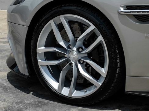 Used 2016 Aston Martin Vanquish Volante RWD image 47