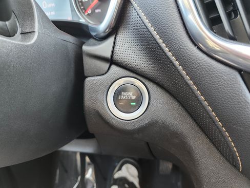 Used 2023 Chevrolet Equinox Premier FWD image 7