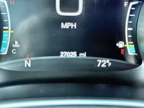 Used 2026 Chrysler Pacifica Limited FWD image 15