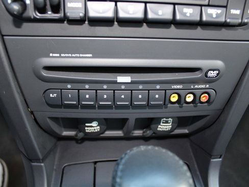 Used 2005 Chrysler Pacifica Touring image 11