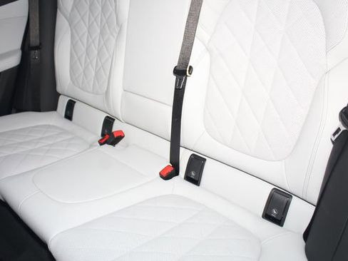 New 2026 BMW X6 xDrive40i w/ Climate Comfort Package image 21