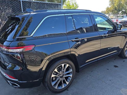 Used 2023 Jeep Grand Cherokee Overland w/ Rear Seat Video Group I AWD/4WD image 4