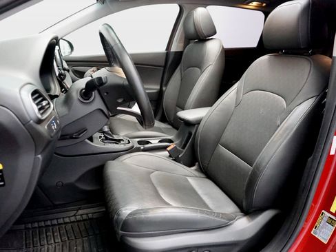Used 2020 Hyundai Elantra GT w/ Style Package 02 FWD image 9