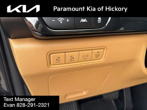 Used 2023 Kia Carnival EX image 23
