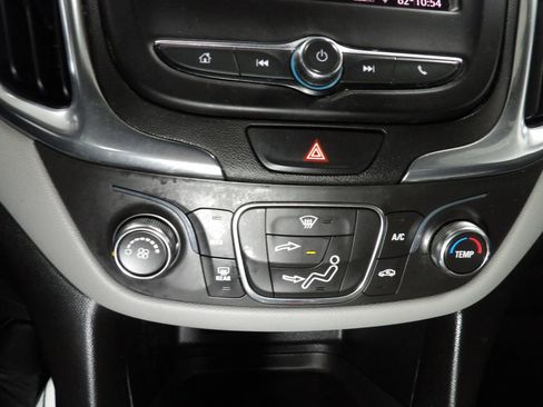 Used 2020 Chevrolet Equinox LS w/ LS Convenience Package image 13