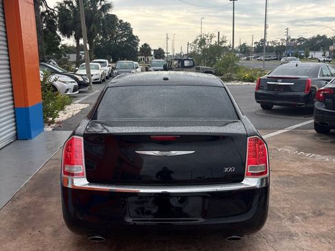Used 2014 Chrysler 300 RWD image 4