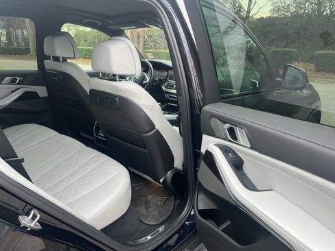 Used 2023 BMW X5 xDrive40i w/ M Sport Package image 11