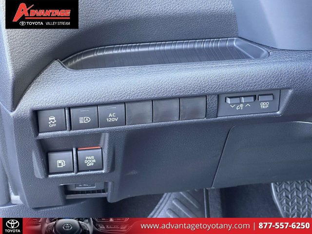 Used 2026 Toyota Sienna XSE FWD image 25