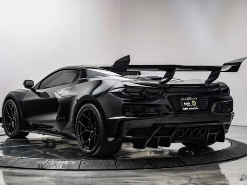 Used 2025 Chevrolet Corvette Z06 RWD image 13