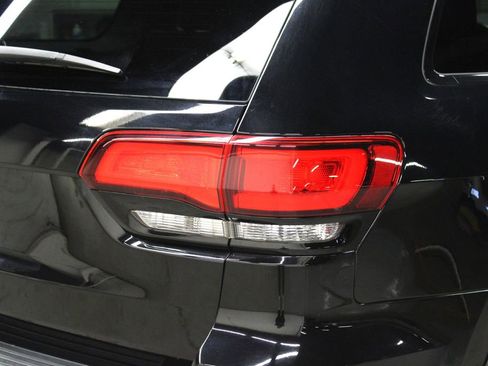 Used 2018 Jeep Grand Cherokee Altitude image 36