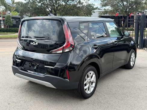Used 2023 Kia Soul LX w/ LX Technology Package FWD image 4