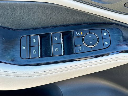 Used 2023 Nissan Rogue SL w/ SL Premium Package image 18