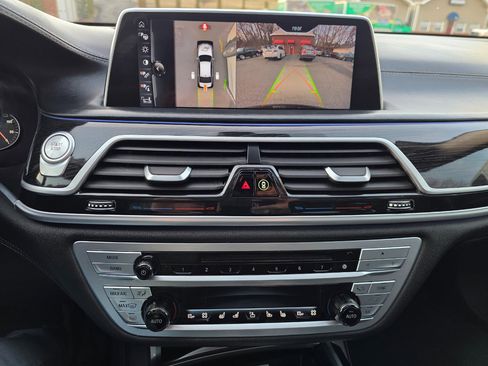 Used 2017 BMW 740e xDrive image 25