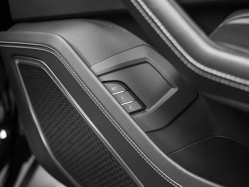 Used 2022 Lamborghini Urus image 19